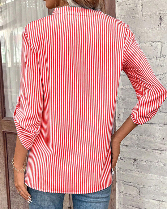R&B | Gestreiftes Shirt mit V-Ausschnitt und Brusttasche