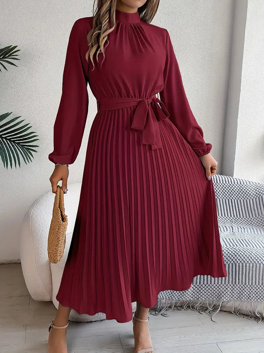 R&B | Schlichtes Kleid mit Stehkragen und Plissiertem Gürtel
