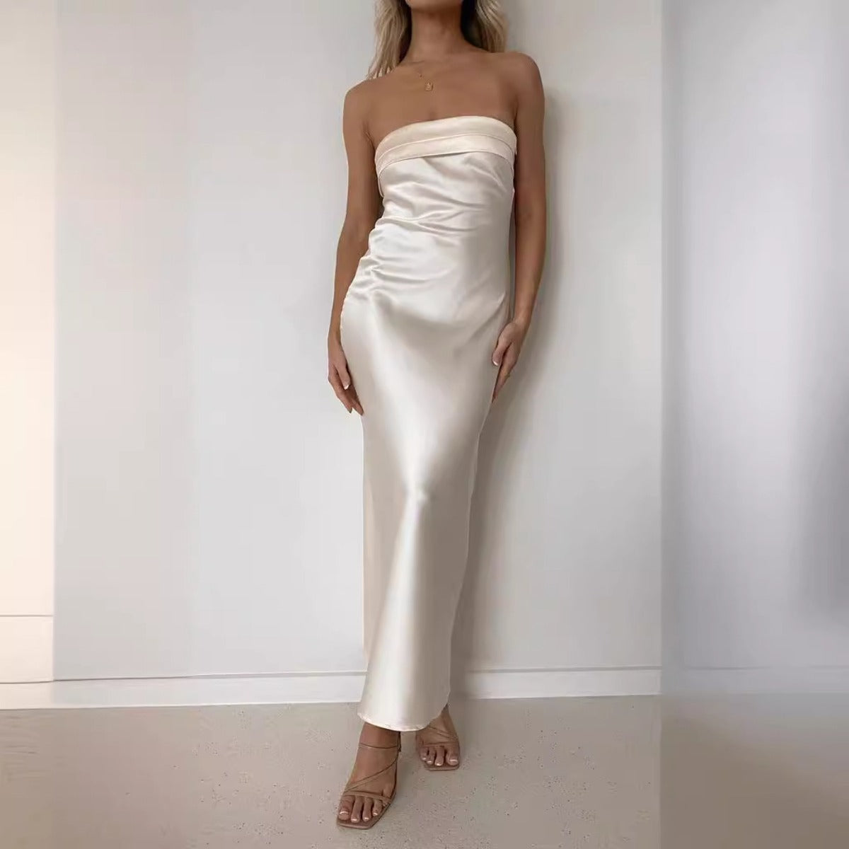 R&B | Satin rückenfreies Röhrentop Kleid