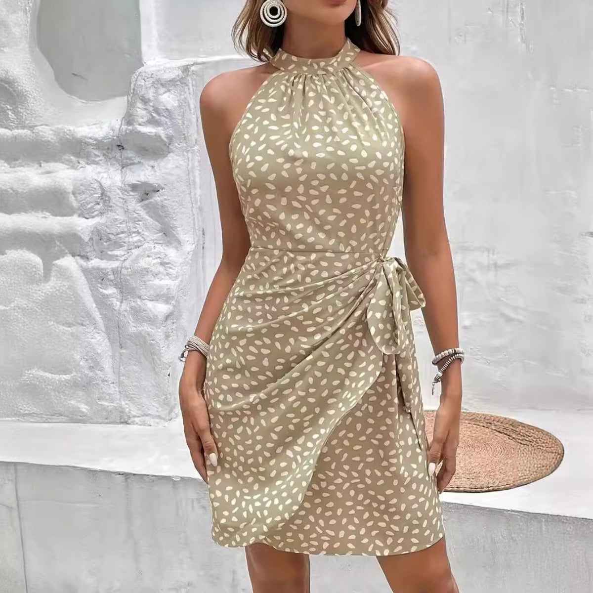 R&B | Ärmelloses Kleid mit gepunktetem Taillenausschnitt