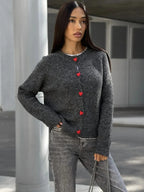 R&B | Kuschelige Strickjacke mit Herzknöpfen