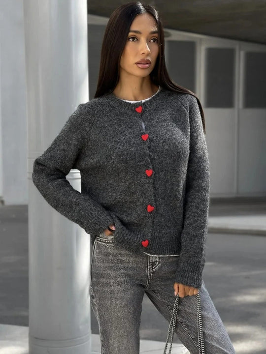 R&B | Kuschelige Strickjacke mit Herzknöpfen