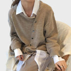 R&B | Bequeme Strickjacke mit verspieltem Knopfdetail