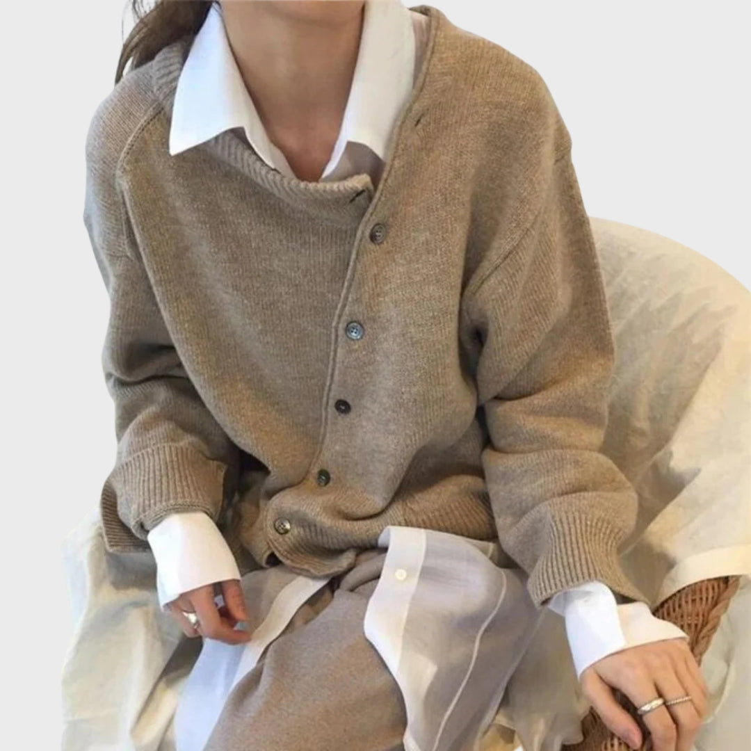 R&B | Bequeme Strickjacke mit verspieltem Knopfdetail