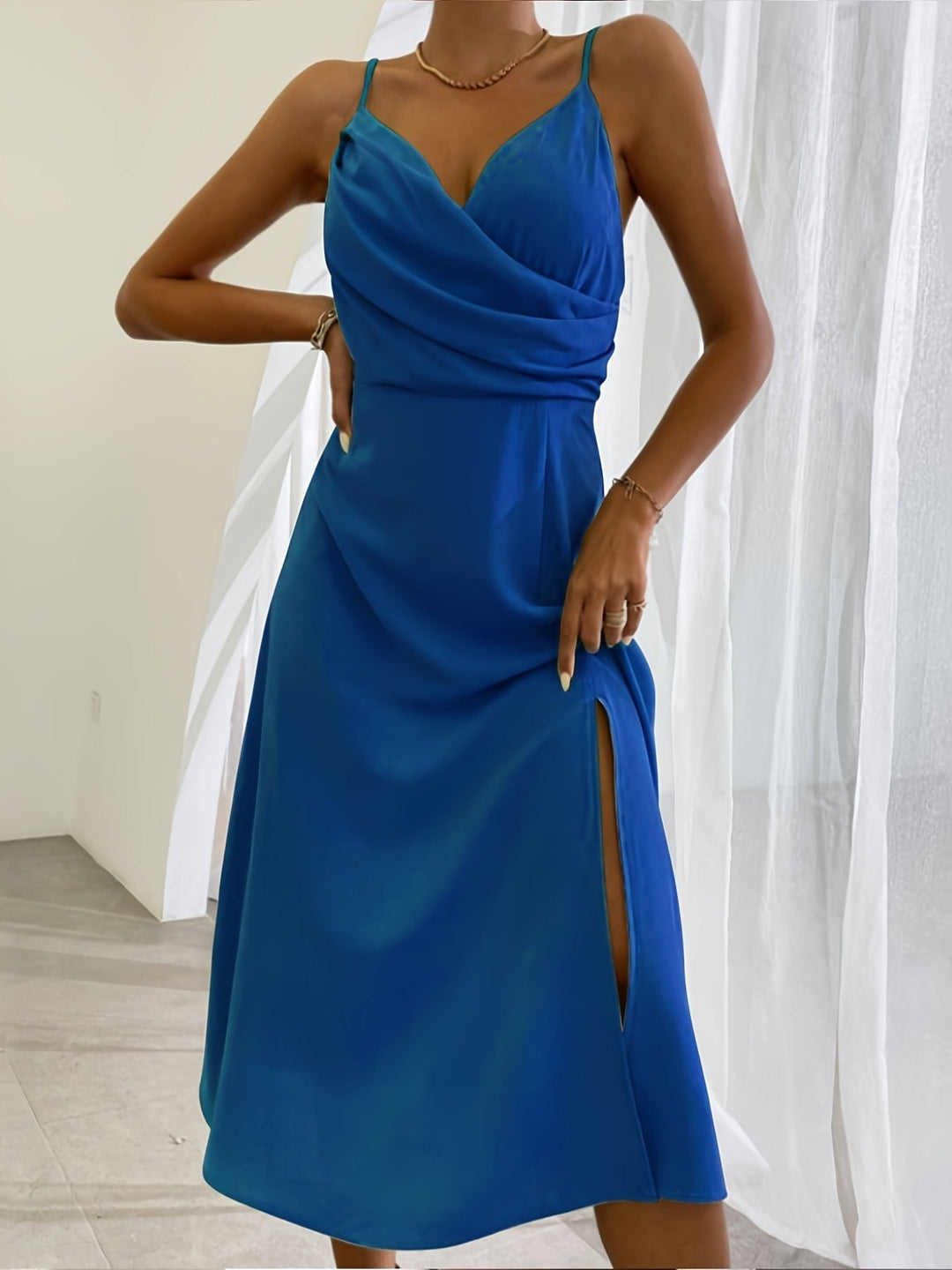 R&B | V-Ausschnitt Midikleid mit Druck und Schlitz