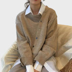 R&B | Bequeme Strickjacke mit verspieltem Knopfdetail