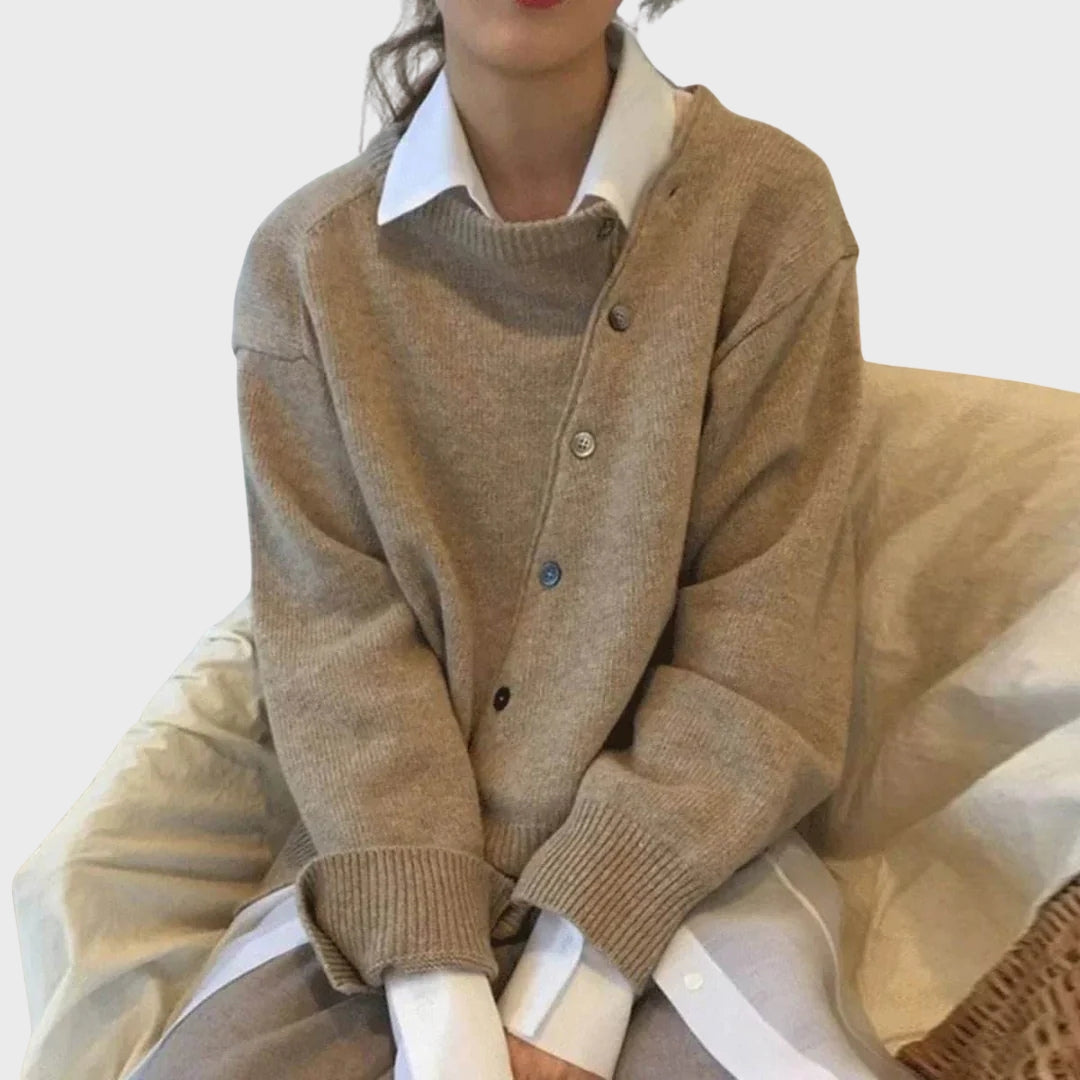 R&B | Bequeme Strickjacke mit verspieltem Knopfdetail