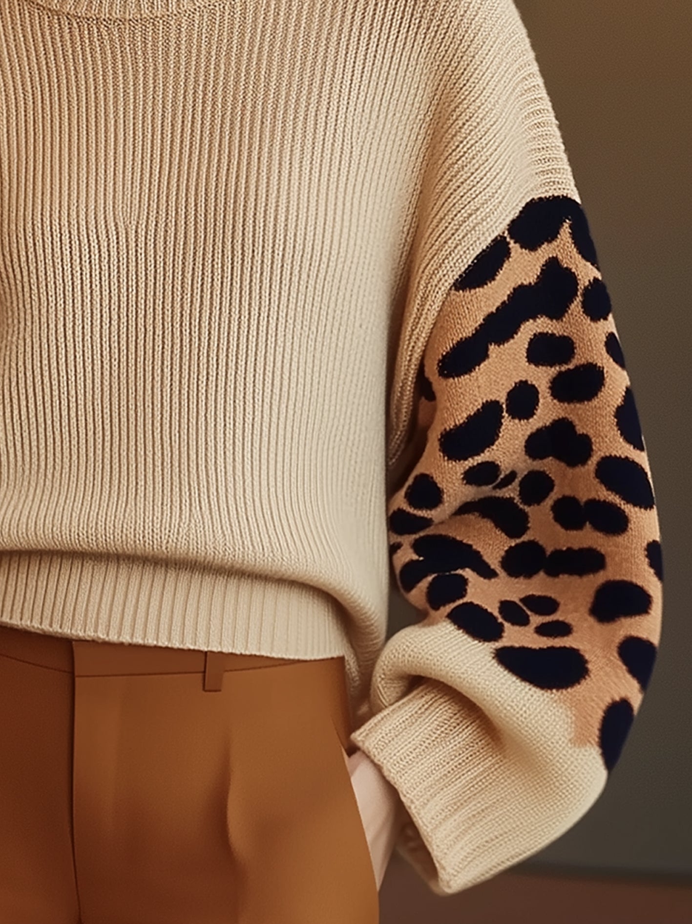R&B | Rollkragen-strickpullover Leopardenärmel Modernes Aussehen