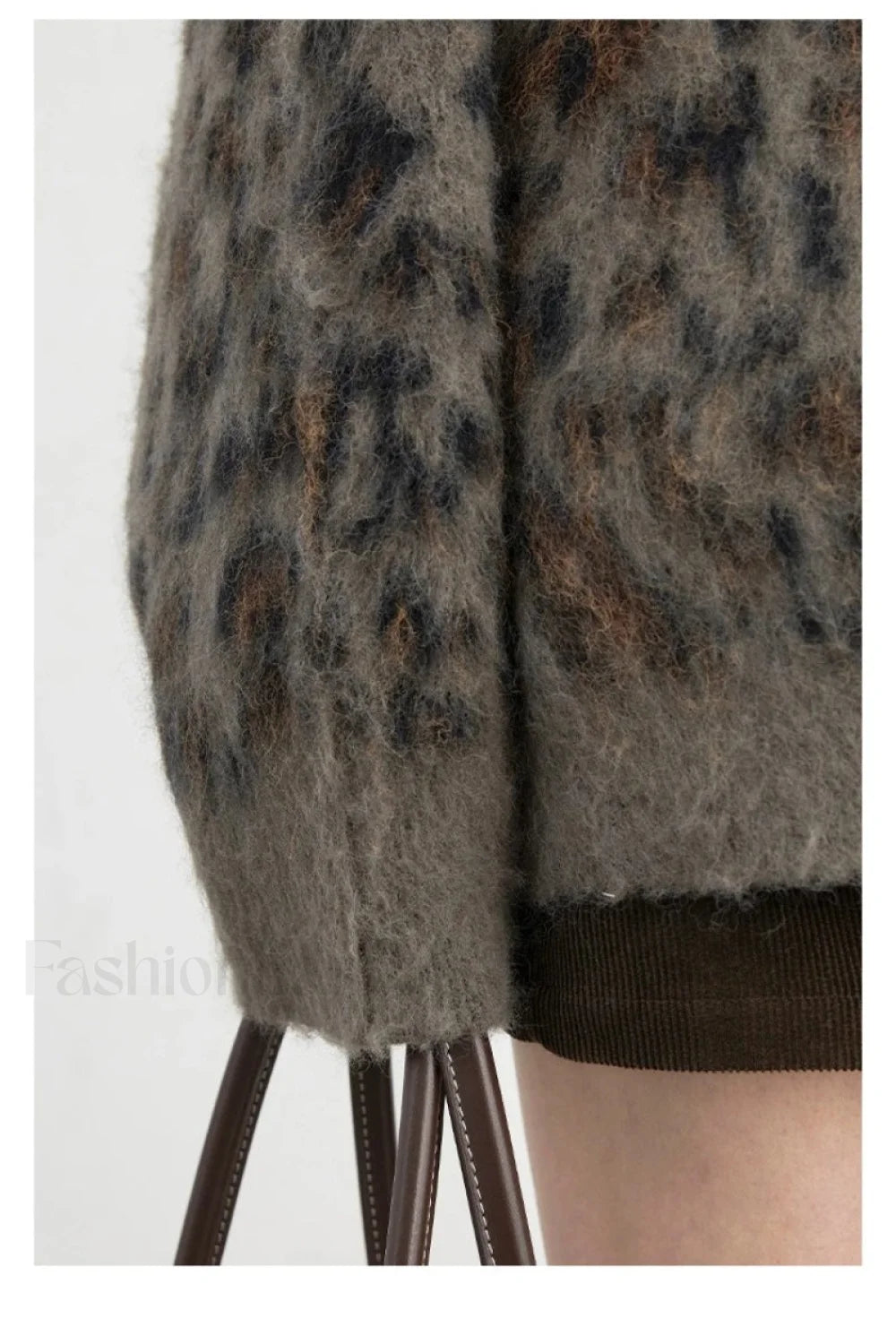 R&B | Strickjacke mit Leopardenmuster und einreihiger Knopfleiste
