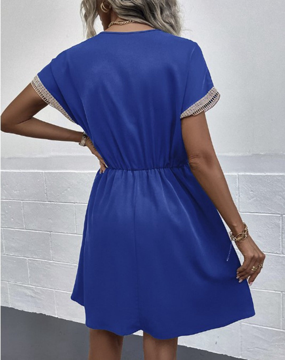 R&B | Kleid mit V-Ausschnitt aus Spitze