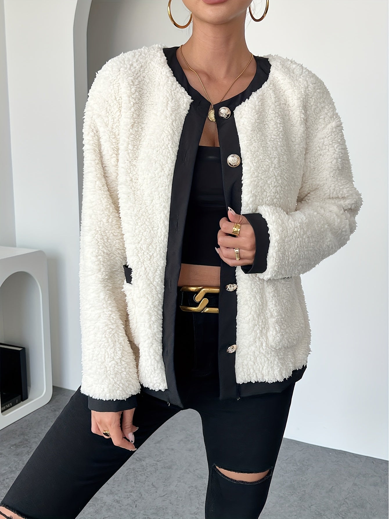 R&B | Kurze Teddyjacke mit Kontrastkanten Polyester Stilvoll und Bequem