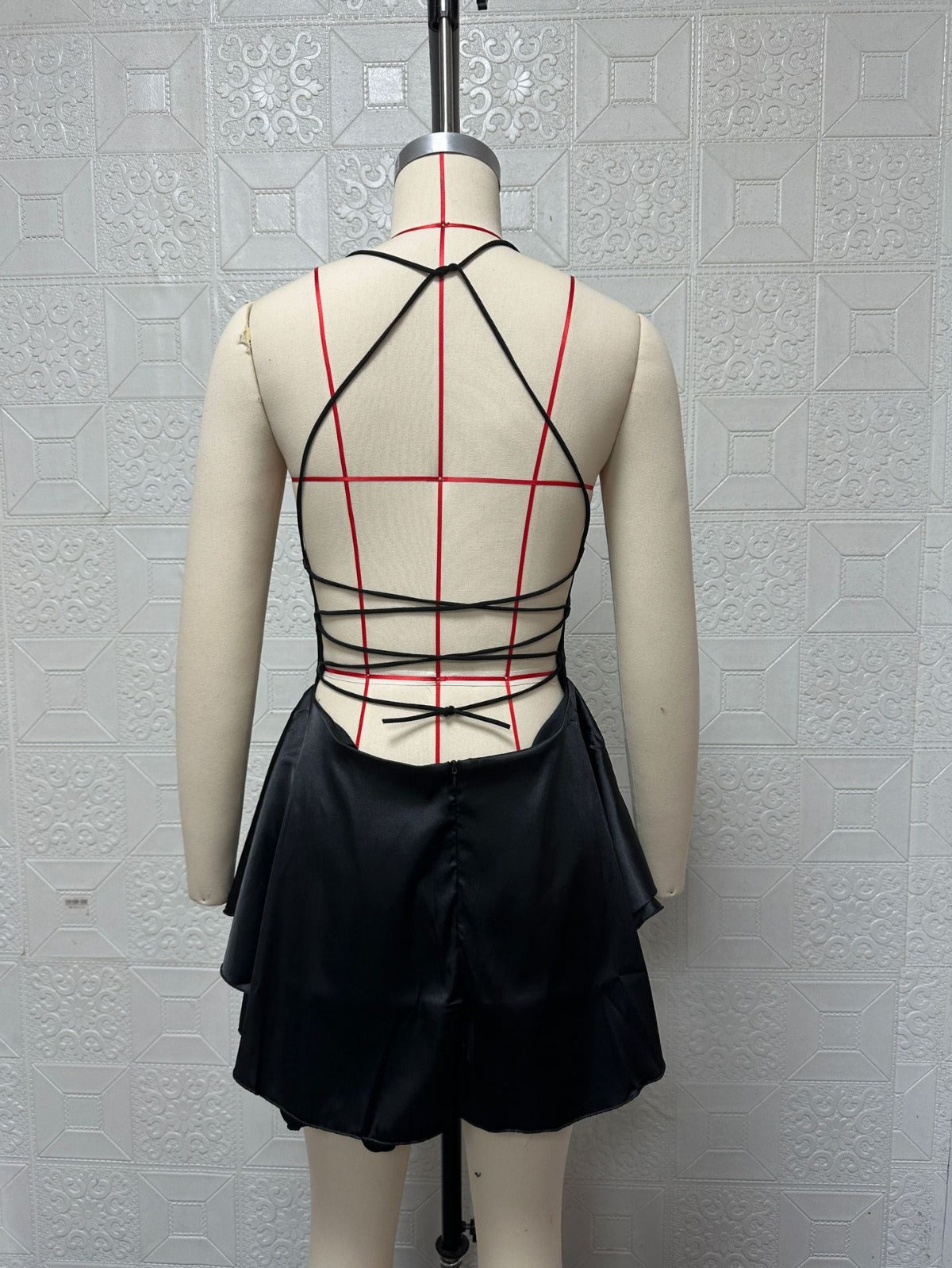 R&B | Halter einfarbig Strapskleid kurz