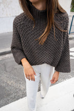 R&B | Gemütlicher brauner kurzärmeliger Kaschmirrollkragenpullover Ideal für den Winter
