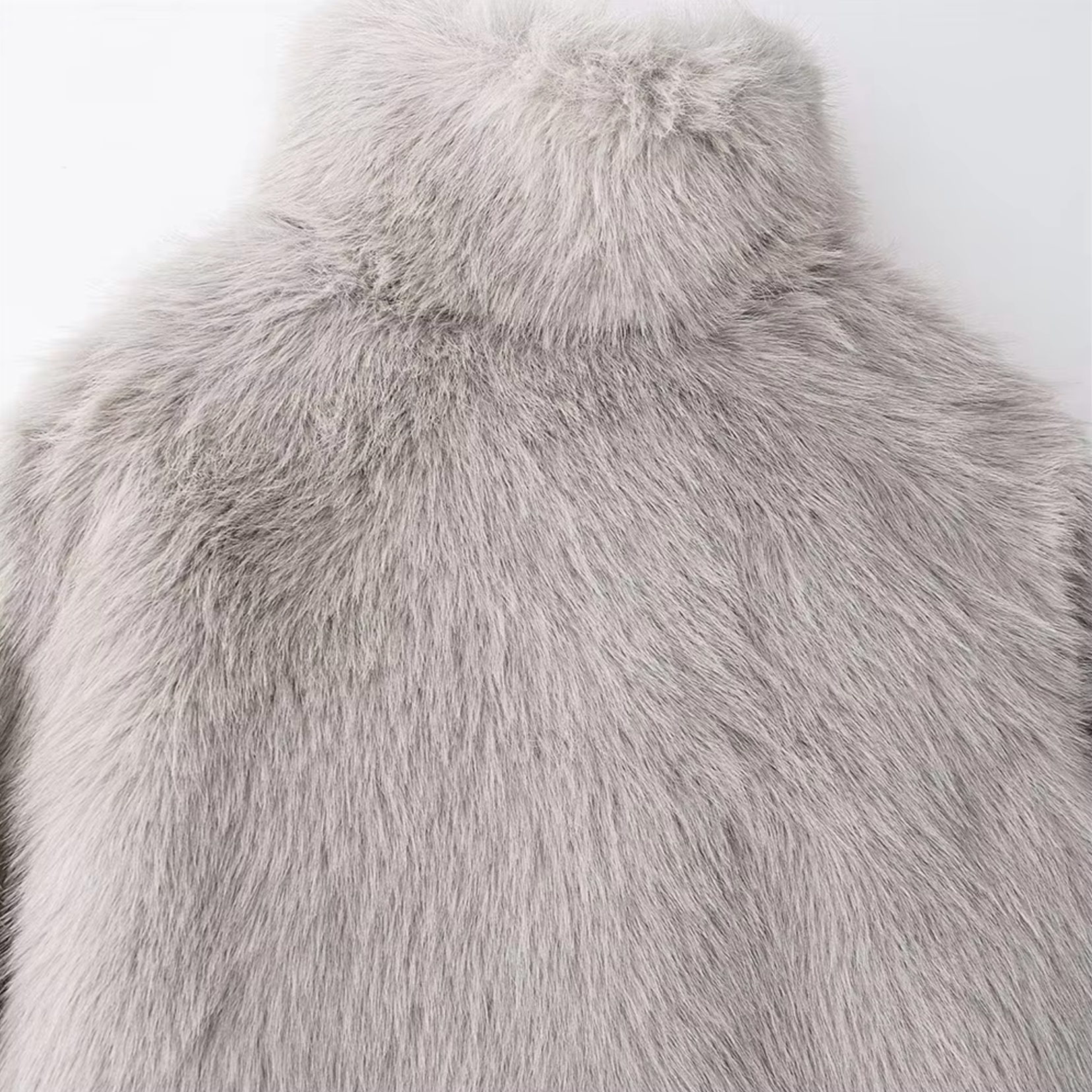 R&B | Kurze Damenjacke aus elegantem veganem Kunstpelz