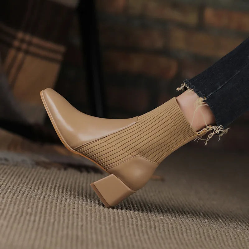 R&B | Stiefel mit Quadratischer Zehenpartie und Elastischen Stricksocken
