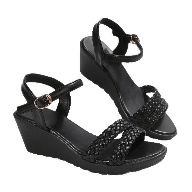 Geflochtene Keilsandalen mit Schnallenriemen R&B