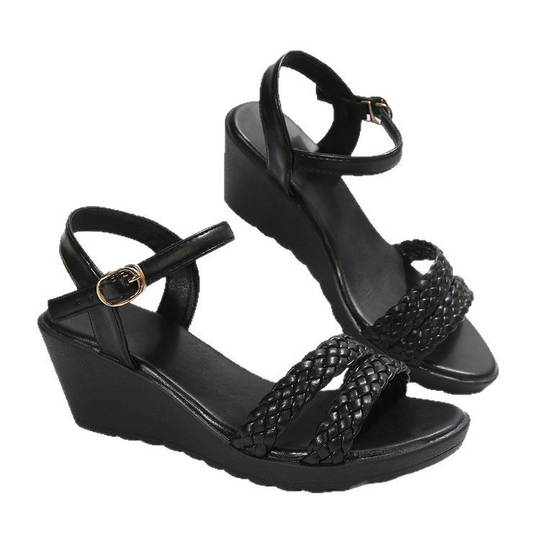 Geflochtene Keilsandalen mit Schnallenriemen R&B