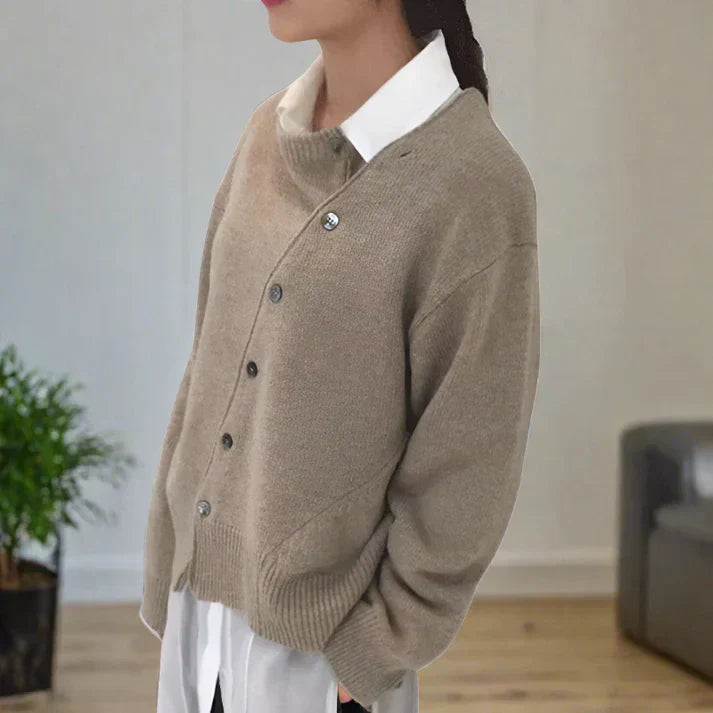 R&B | Weiche Strickjacke mit Diagonaler Knopfleiste