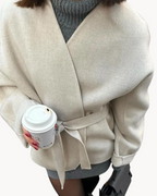 R&B | Taillierte Damenjacke mit Schickem Gürteldesign