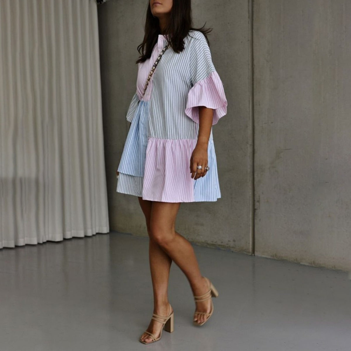 R&B | Gestreiftes Kleid mit kontrastierendem Print