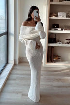 Schulterfreies gestricktes Maxikleid
