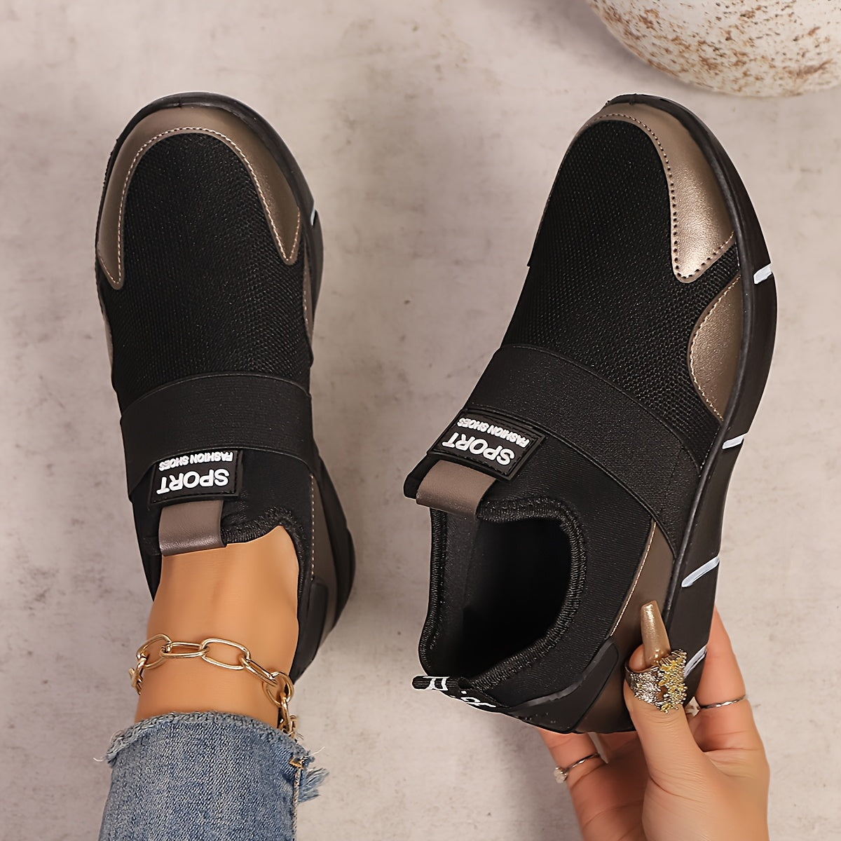 bequeme Slipper, leicht und stilvoll für Damen. R&B R&B