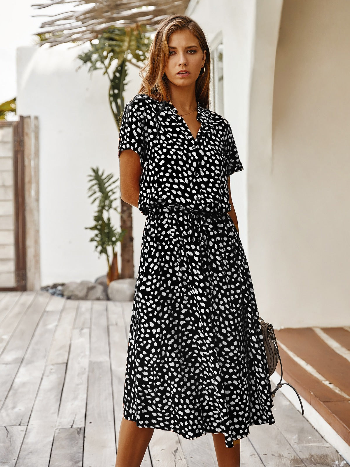 R&B | Polka-Dot-Kleid mit V-Ausschnitt und Knöpfen