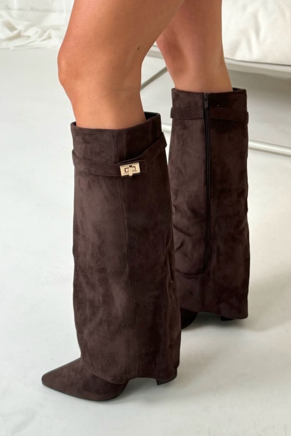 R&B | Wildleder Klappkniehohe Stiefel Schnallen Detail Blockabsatzstiefel