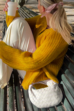 R&B | Lässiger Strickpullover mit Knöpfen und Rundhalsausschnitt. Oberbekleidung