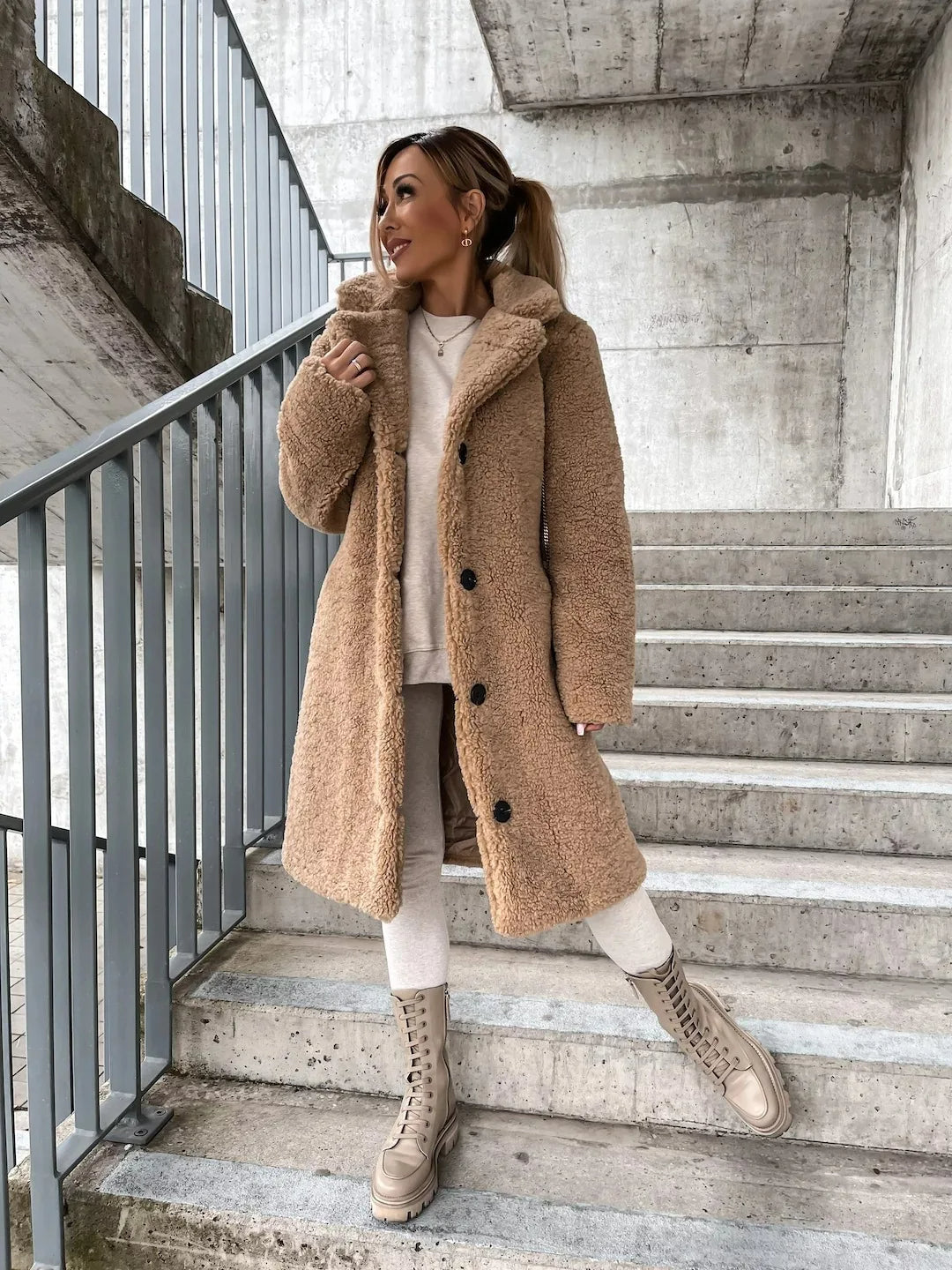 R&B | Fell-Trenchcoat - stilvolle lange Damenoberbekleidung