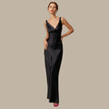 Satin-Maxikleid mit drapiertem Ausschnitt