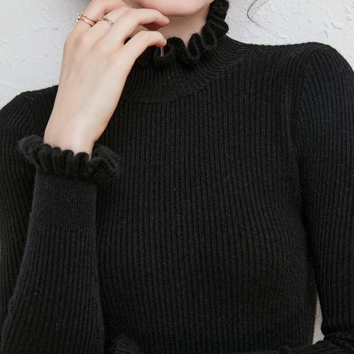 R&B | Rollkragenpullover mit femininen Rüschendetails