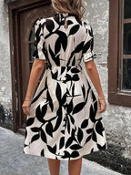 R&B | Kleid mit Rundhalsausschnitt und Rüschen