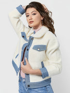 R&B | Kurze Teddyjacke mit Denimdetails Polyester und Baumwolle Trendy und Komfortabel