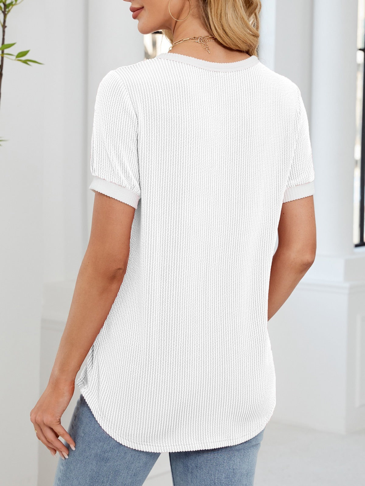 R&B | T-Shirt mit V-Ausschnitt in Uni-Farbe