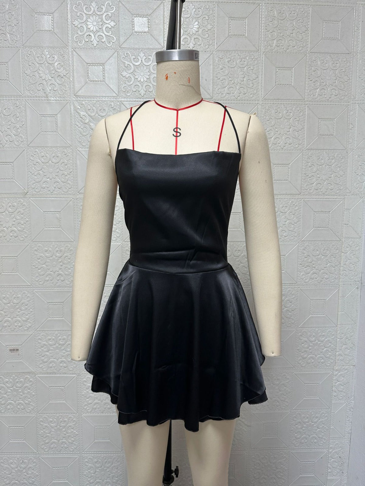 R&B | Halter einfarbig Strapskleid kurz