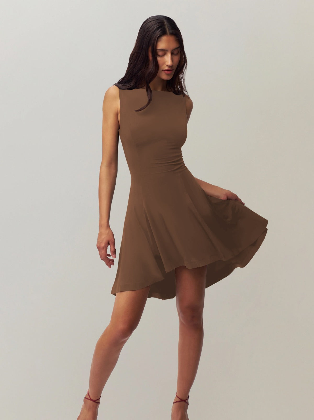 R&B | Ärmelloses Kleid mit Kragen