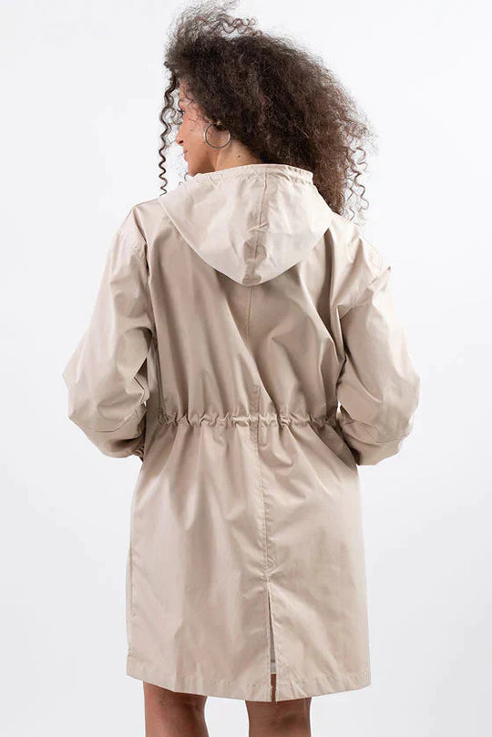 R&B | Schicke Weiße Regenjacke