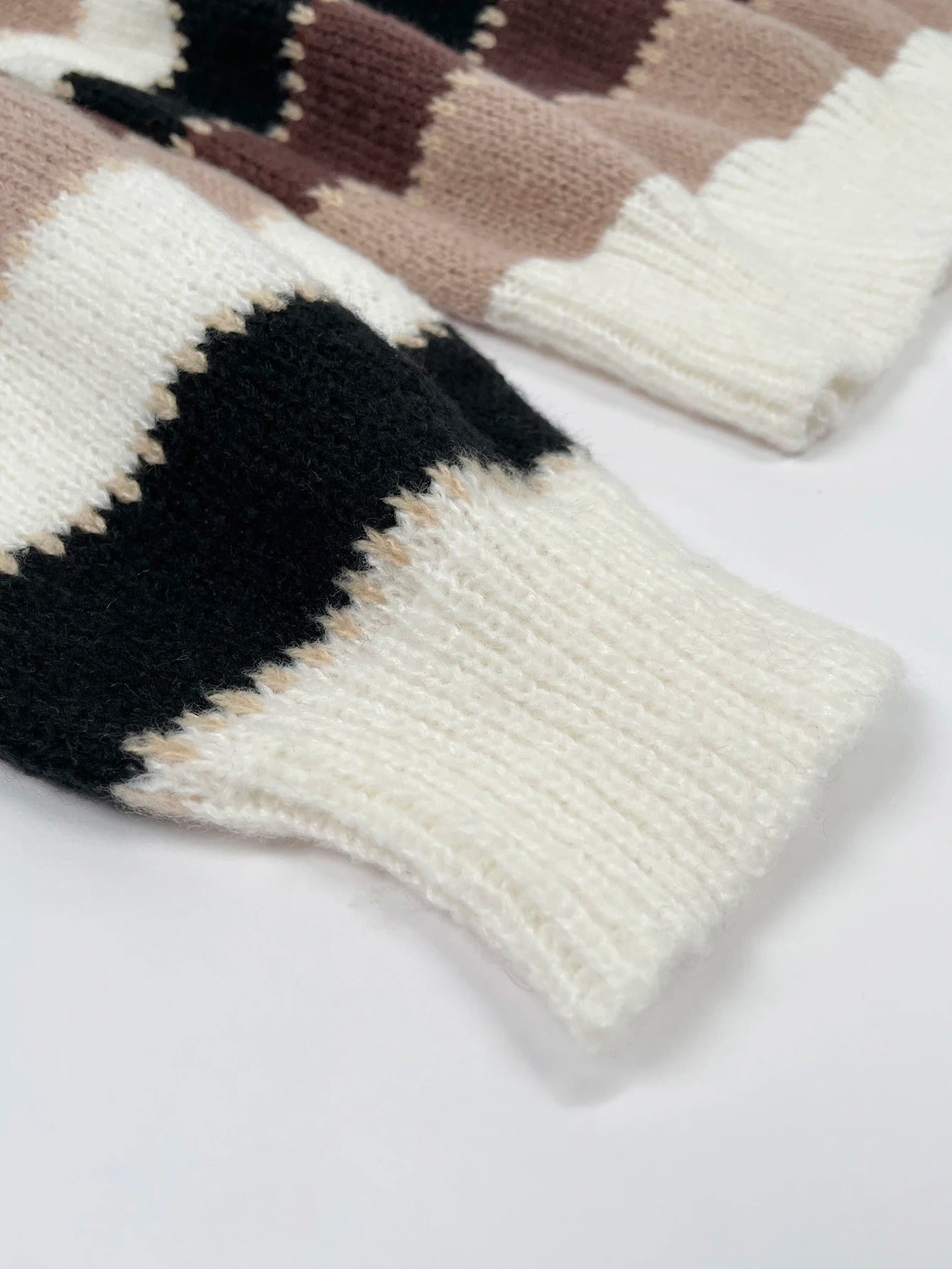 R&B | Gestreifter Strickpullover