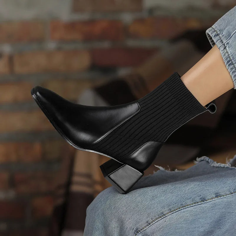 R&B | Stiefel mit Quadratischer Zehenpartie und Elastischen Stricksocken