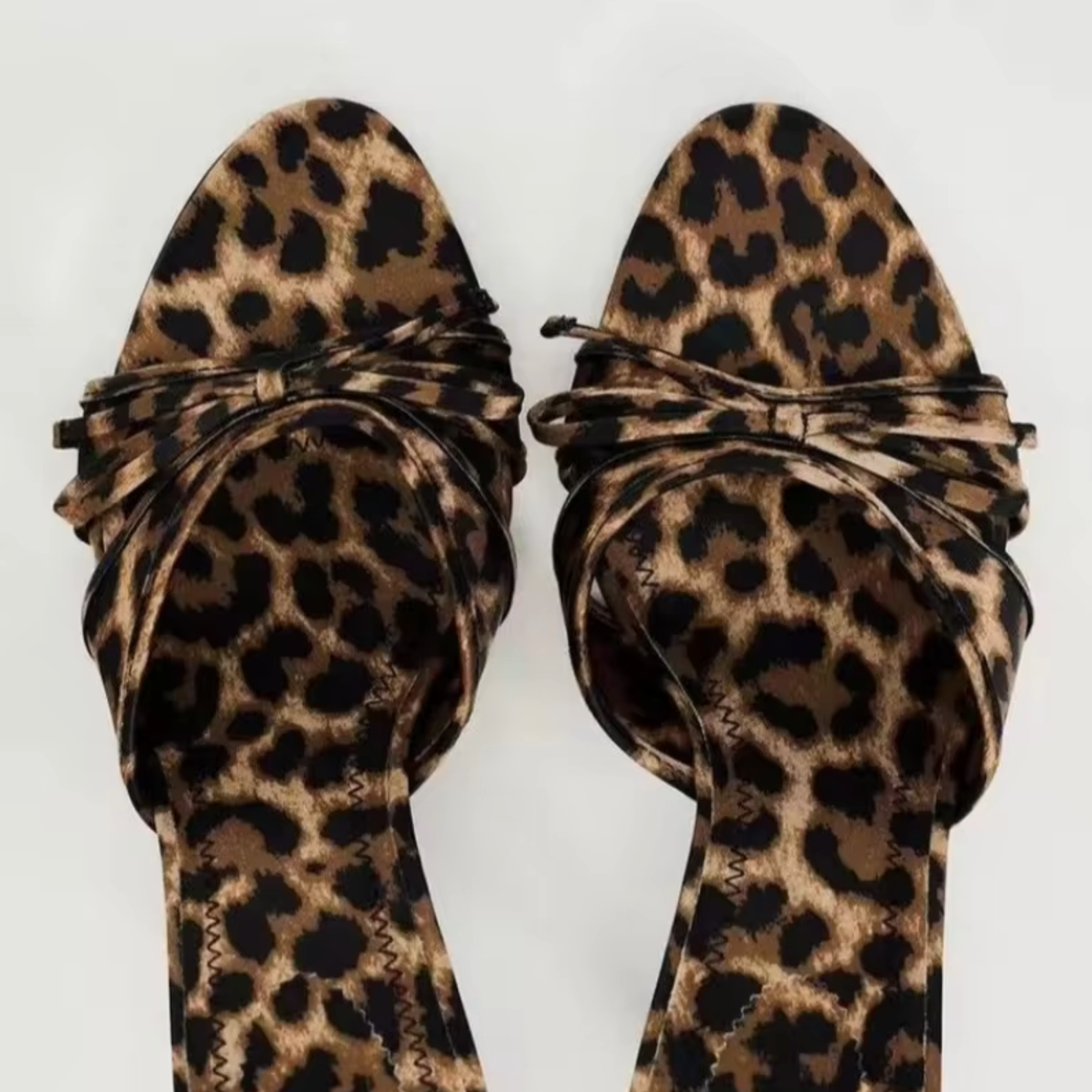 R&B | High-Heeled Slippers mit Leopardenmuster