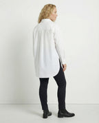 Stylisches Oversize-Shirt mit hochgekrempelten Ärmeln