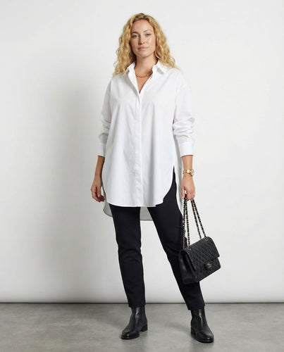 Stylisches Oversize-Shirt mit hochgekrempelten Ärmeln
