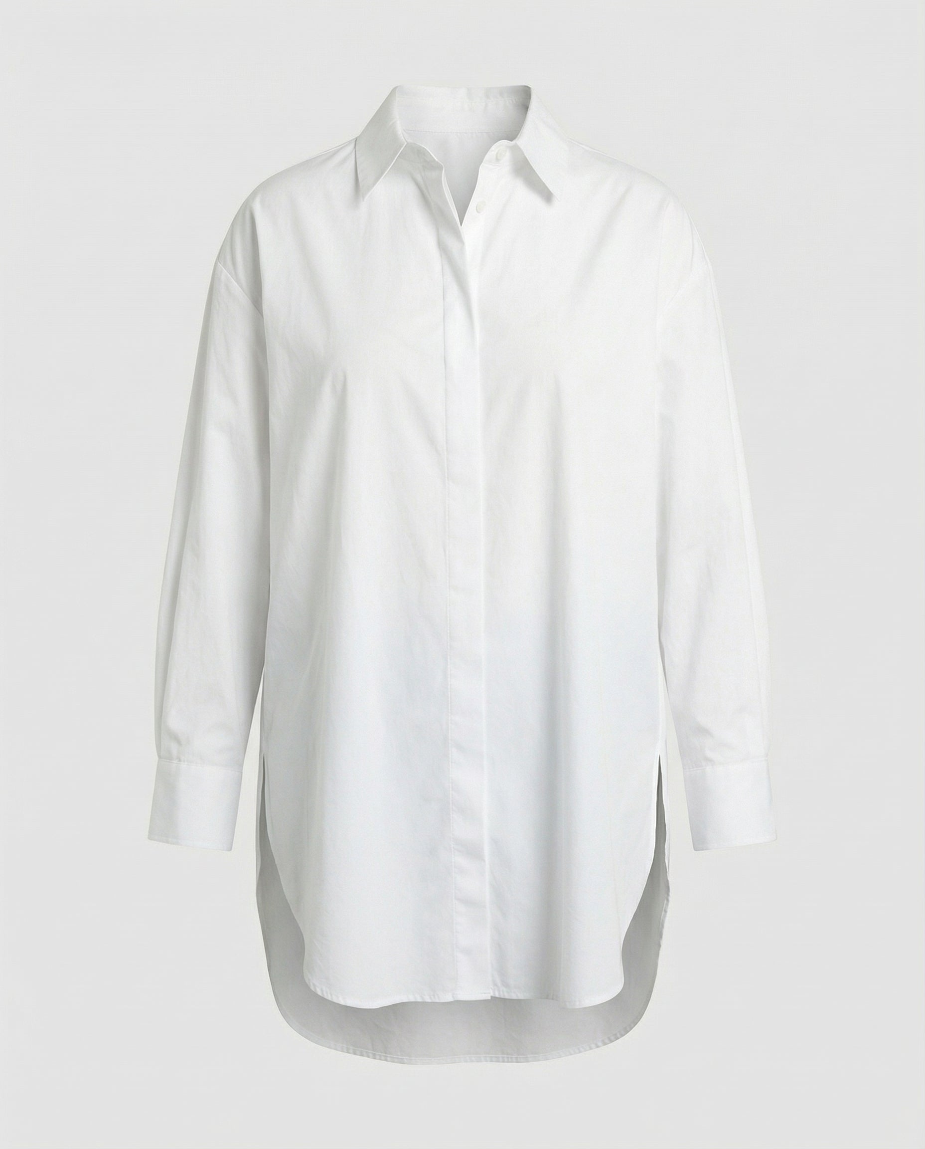 Stylisches Oversize-Shirt mit hochgekrempelten Ärmeln
