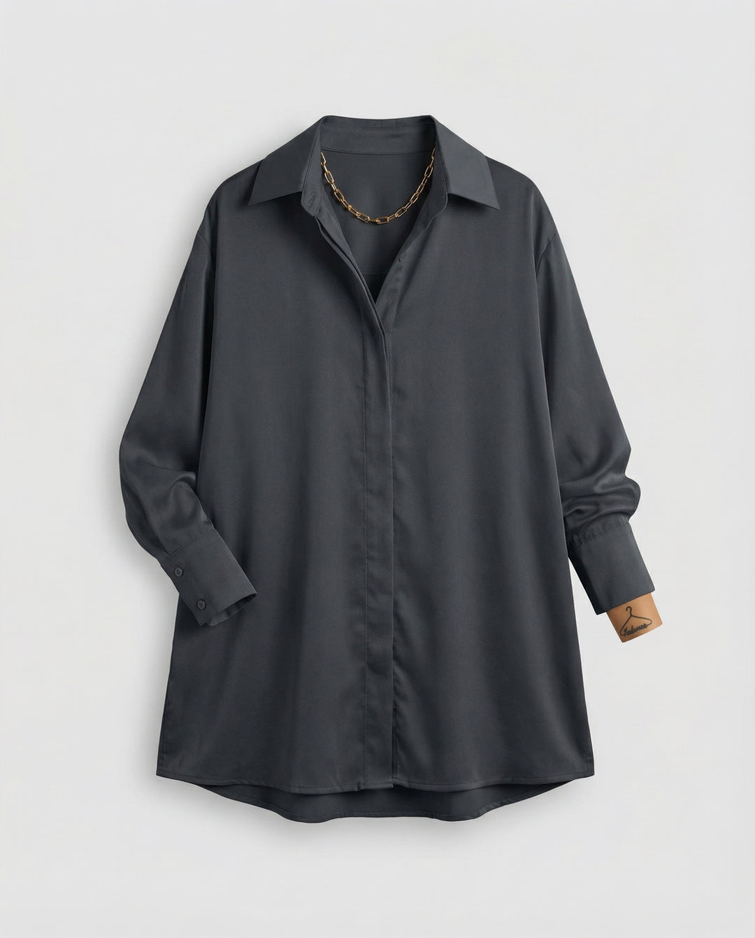 Stylisches Oversize-Shirt mit hochgekrempelten Ärmeln