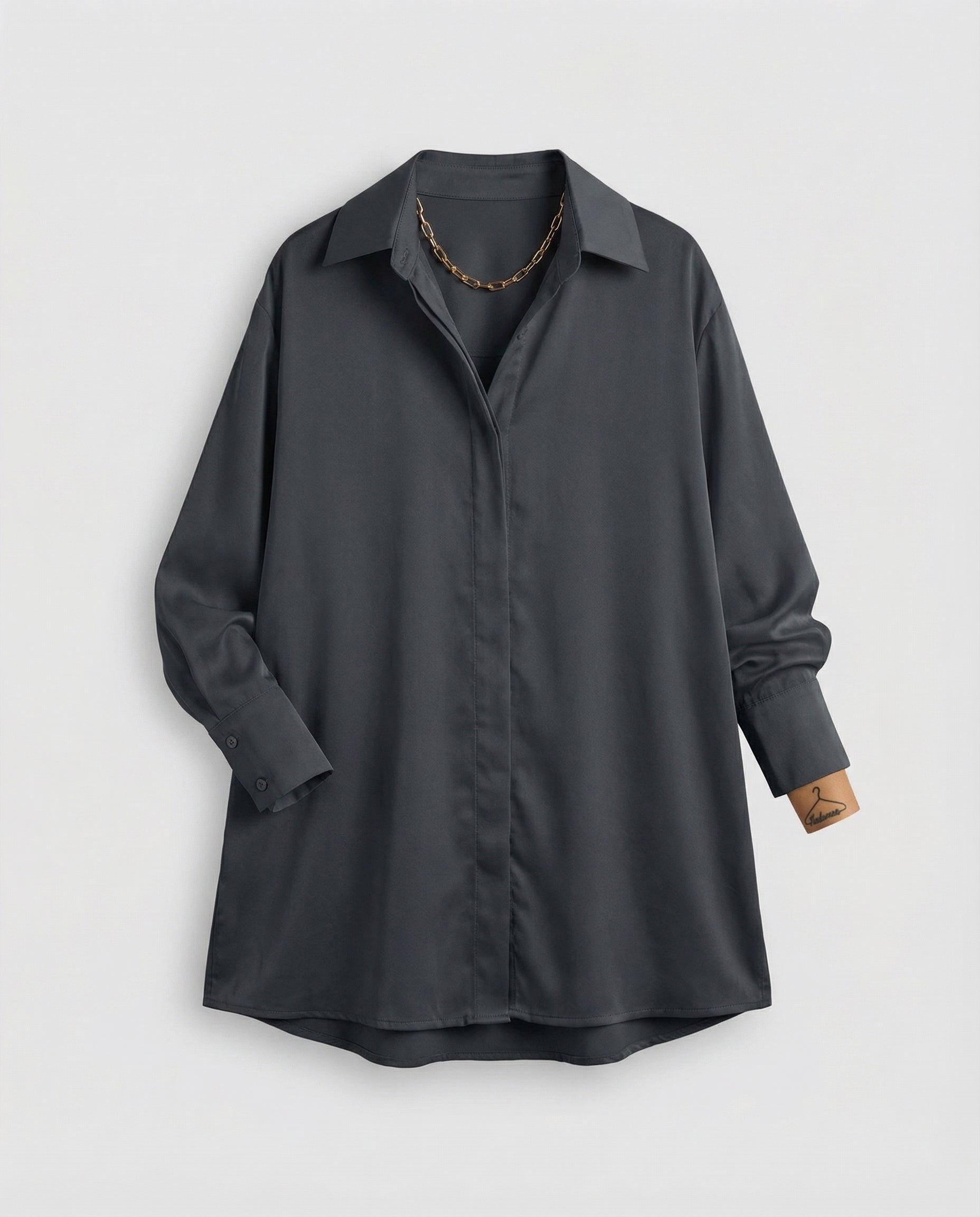 Stylisches Oversize-Shirt mit hochgekrempelten Ärmeln