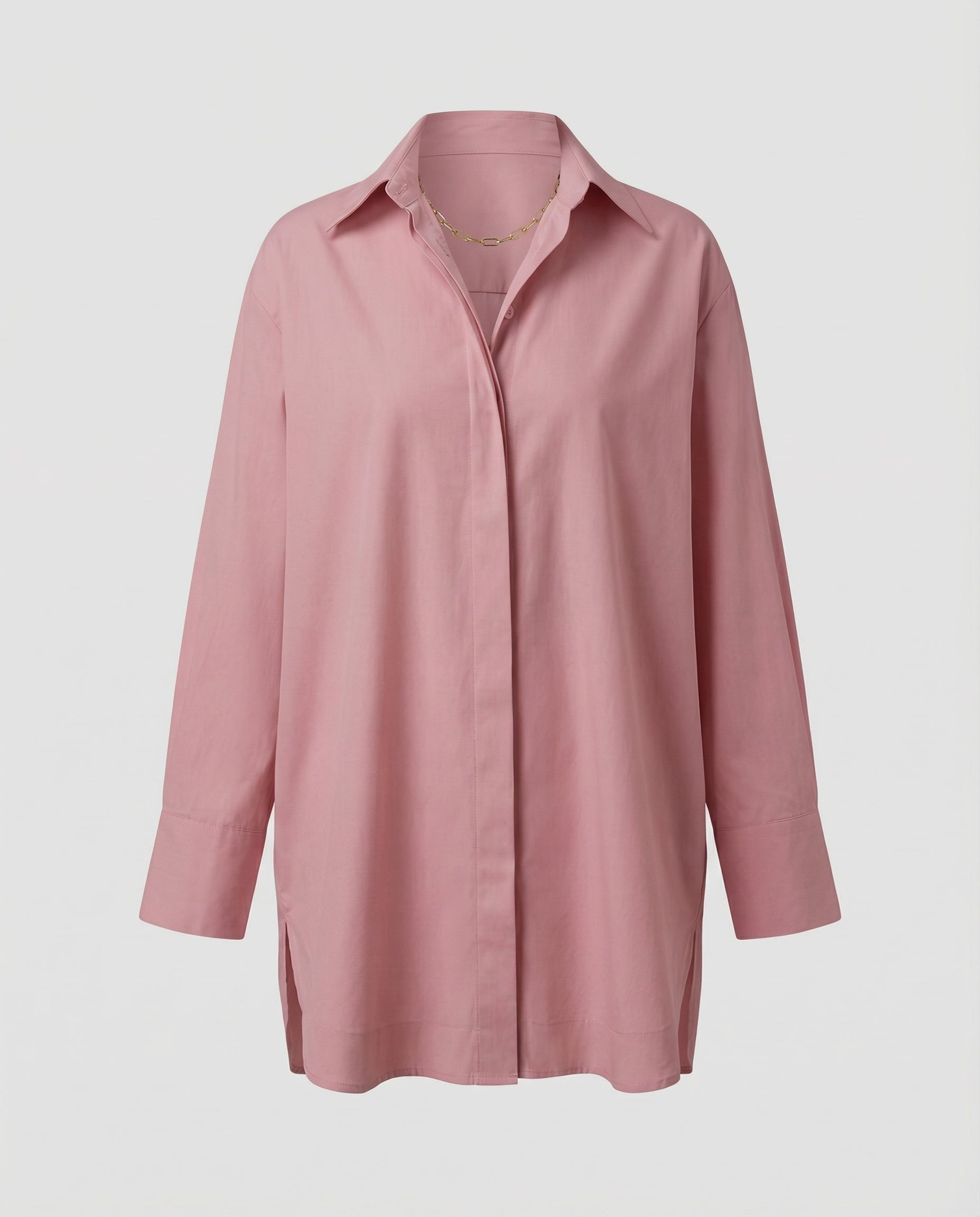 Stylisches Oversize-Shirt mit hochgekrempelten Ärmeln