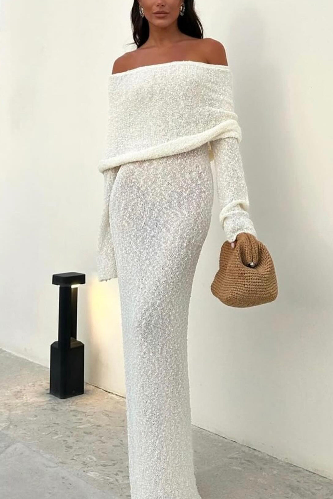 Schulterfreies gestricktes Maxikleid