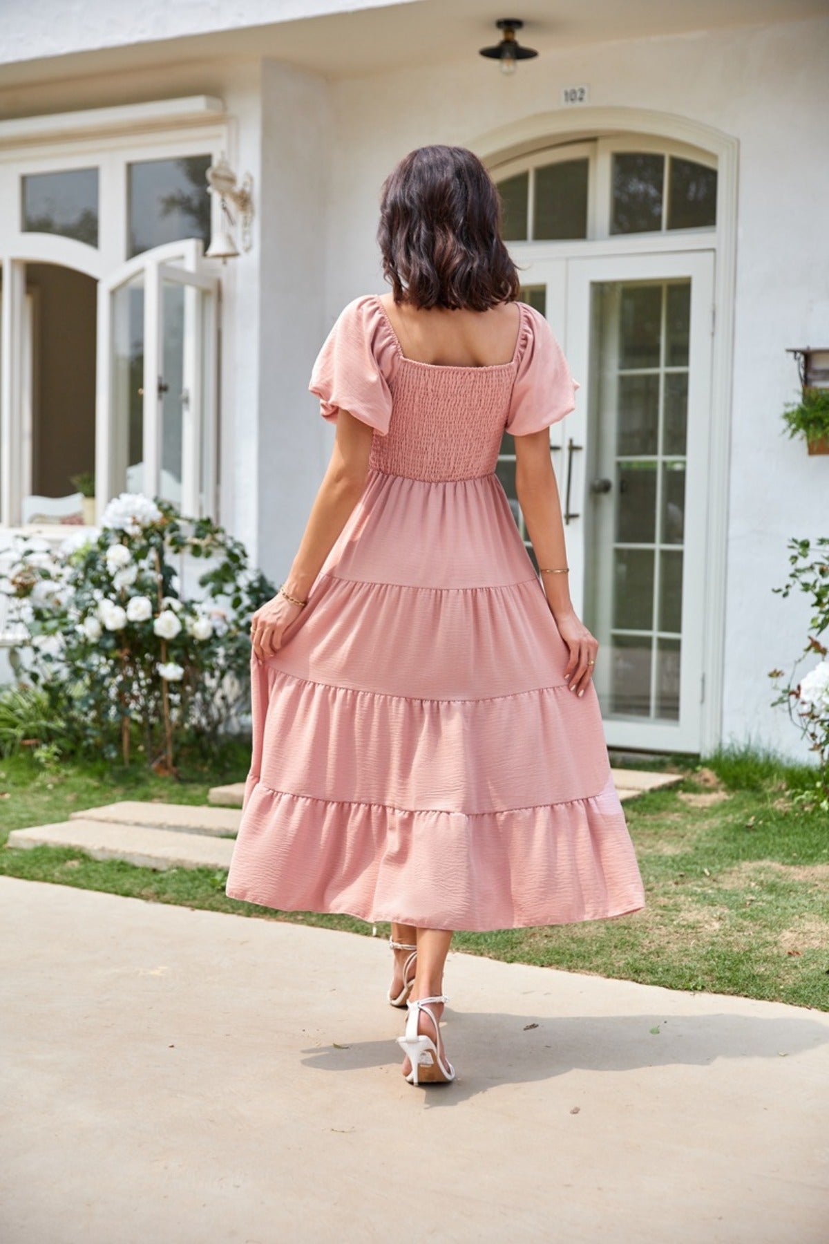 R&B | Plissee-Kleid mit quadratischem Ausschnitt und Neckholder-Blasenärmeln