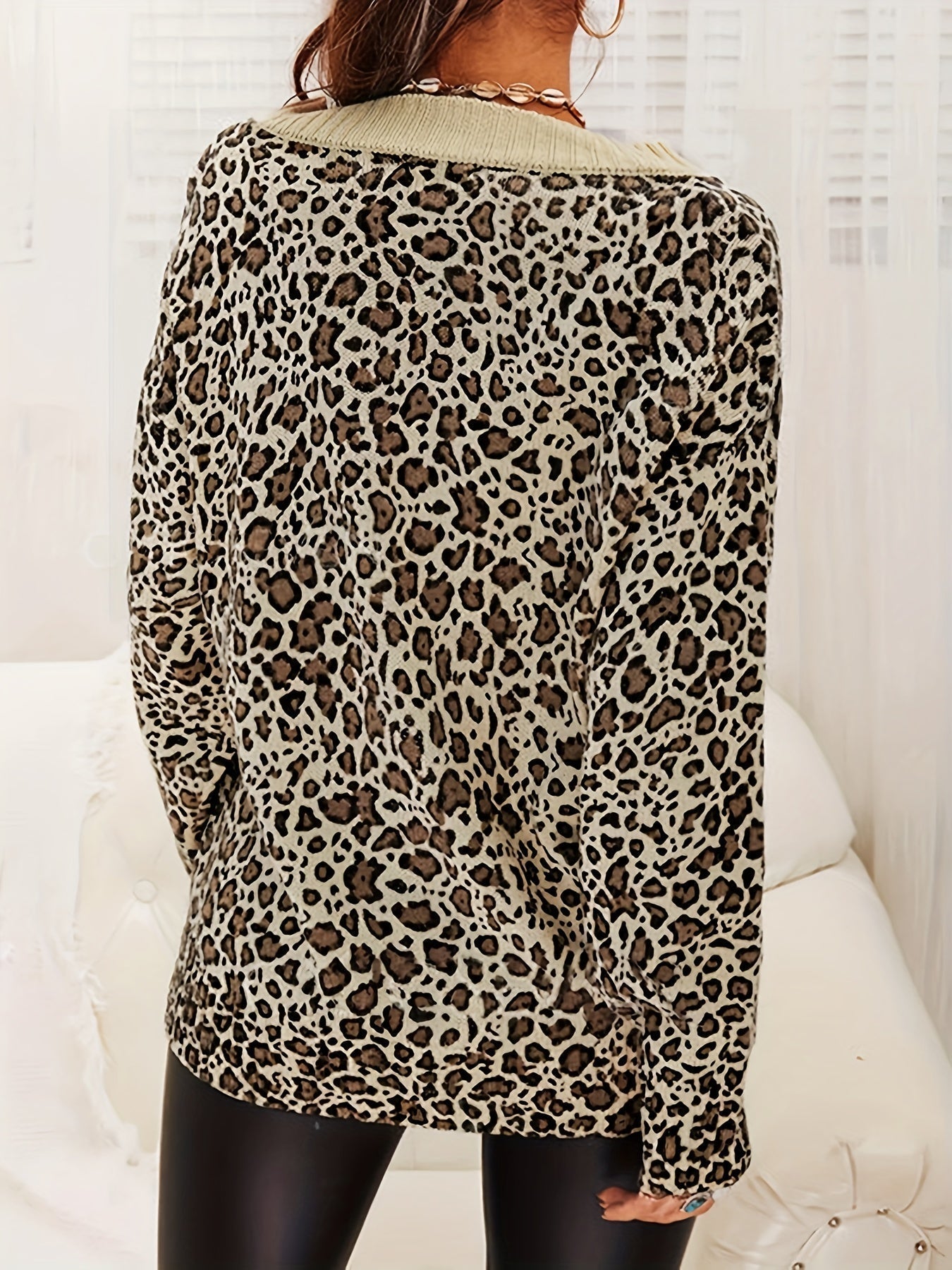 R&B | Leopard V-Ausschnitt Pullover